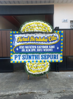 Papan Bunga Duka di Cikareo Utara