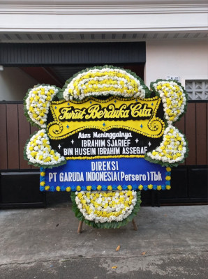 Papan Bunga Duka di Cikareo Utara